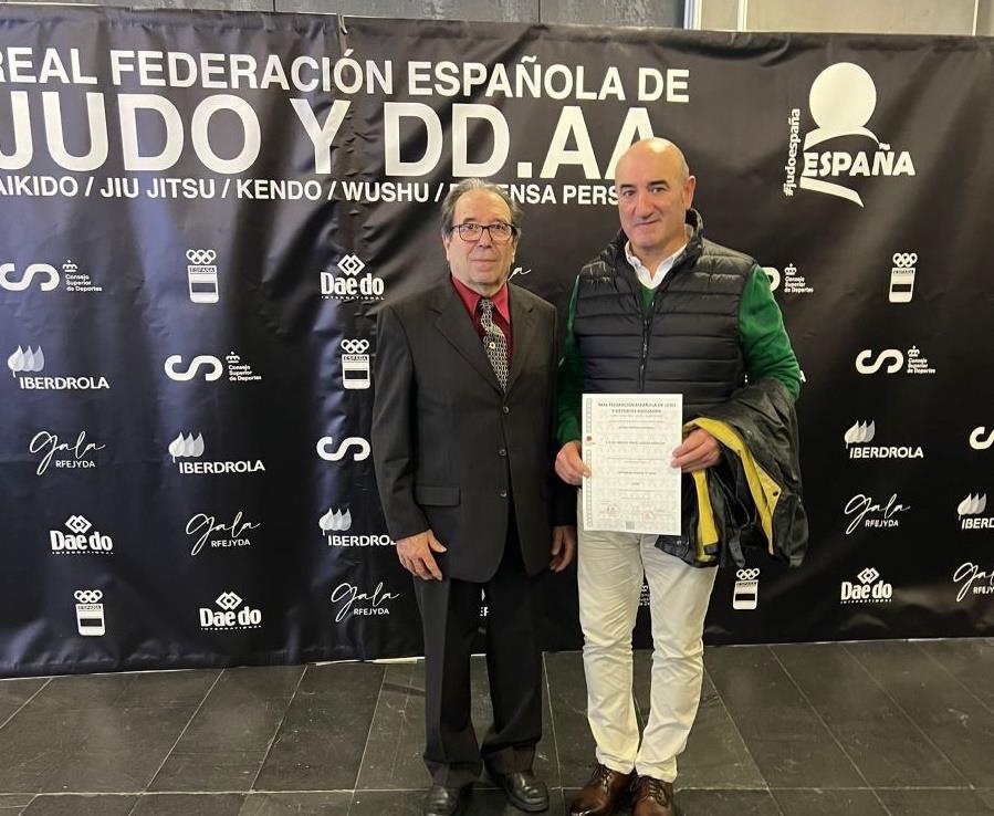 Miguel Ángel García en la Gala acompañado del presidene de la federación de Castilla-La Mancha