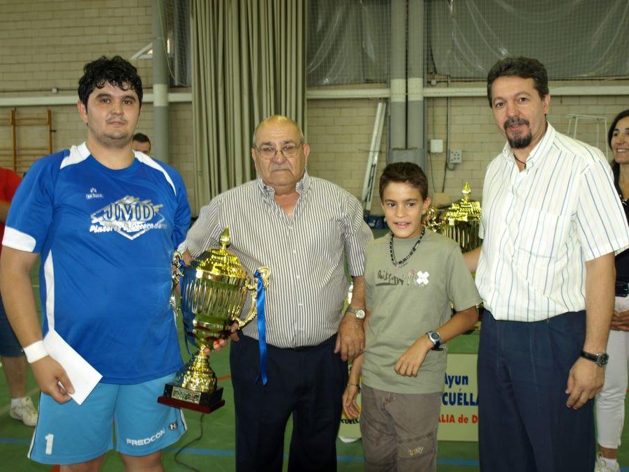 Foto de el Gran Gaby en una entrega de trofeos