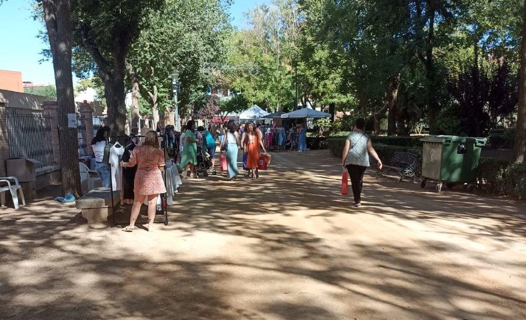 Por petición de los comerciantes, el Mercadillo Fin de Temporada se va a  celebrar en el paseo de las Moreras | La Voz de Tomelloso