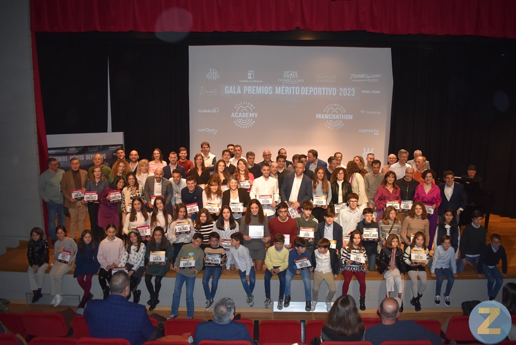 Foto de familia de todos los premiados