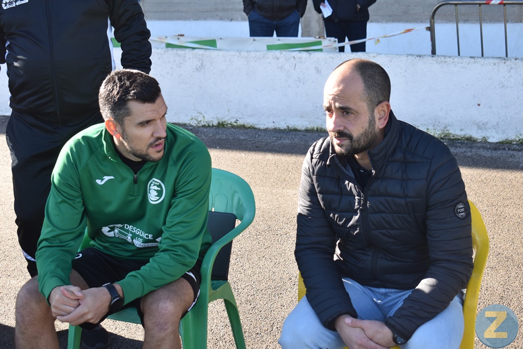 Raúl Lara junto al preparador físico, Alex Lozano