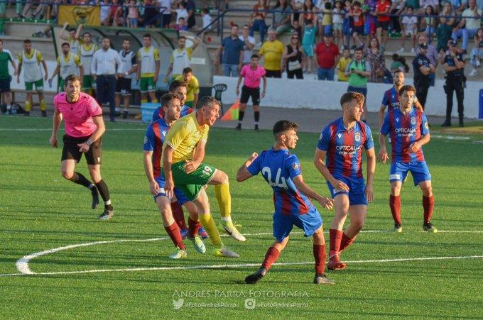 Sergio Madrid marcando el gol del ascenso. Foto de Andrés Parra