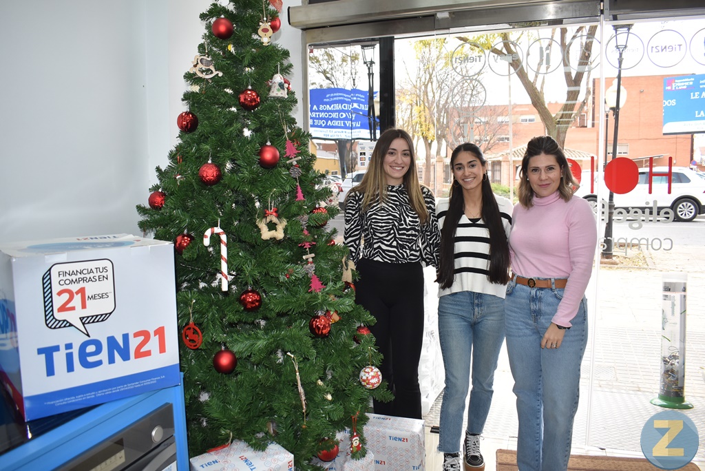 Noelia, Irene y Carmen en el establecimiento de Tien21