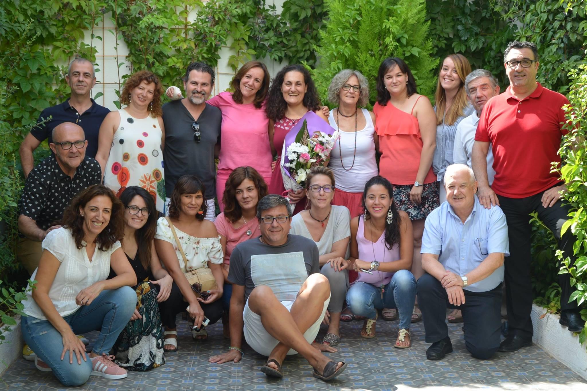 Foto de años atrás en la que aparecen dirigentes y trabajadores del grupo