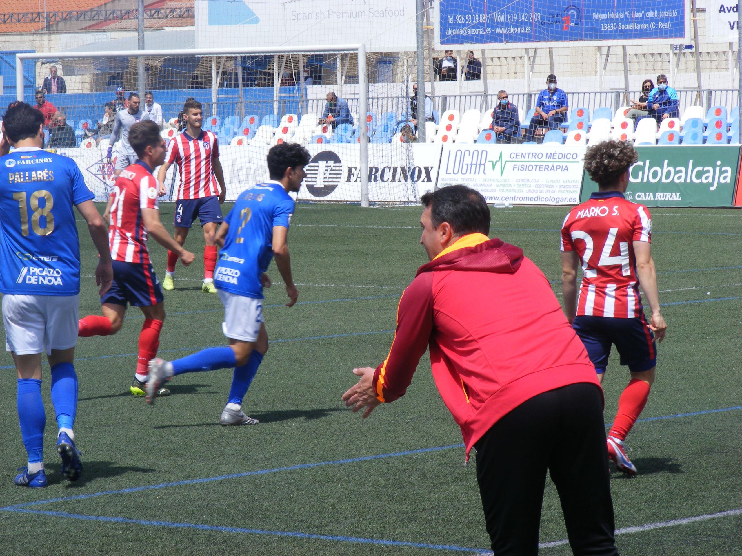 Josico alienta a sus hombres en el duelo frente al Atlético B