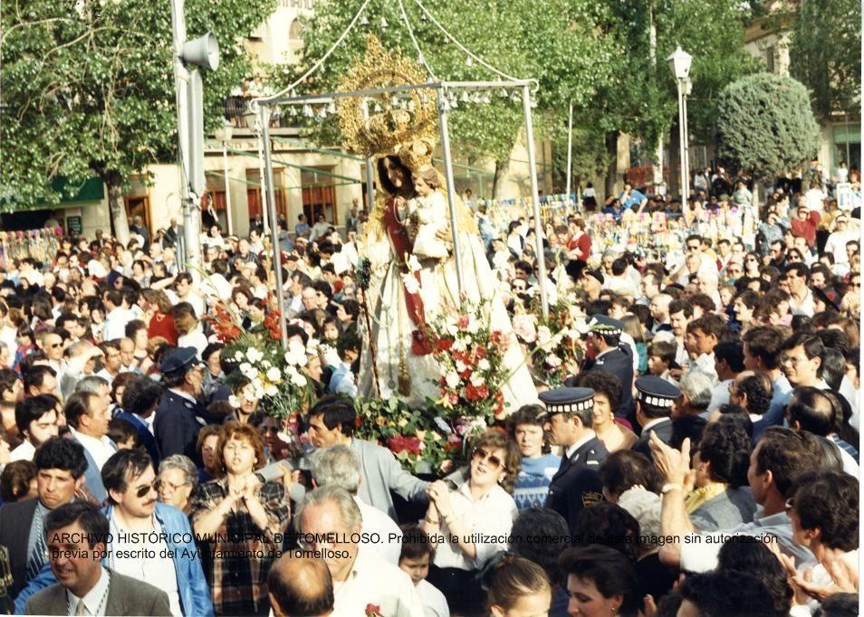 Romería de los primeros años 80. Jesús Bernardino aparece en la parte inferior izquierda de la fotografía