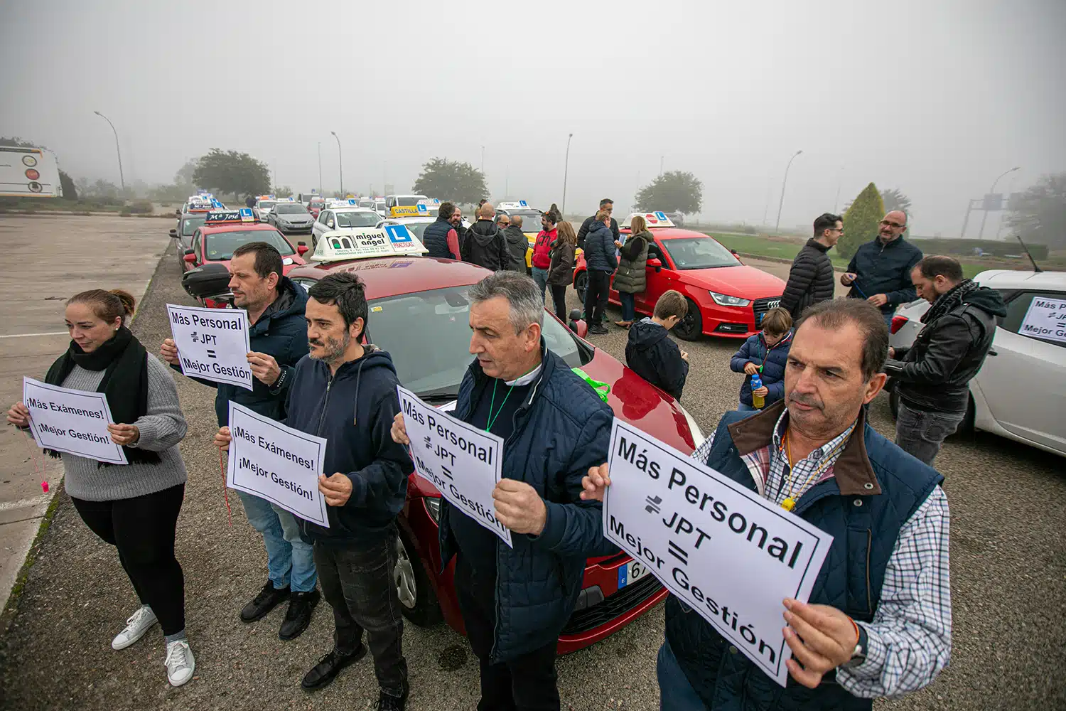 Los representantes de las autoescuelas se han manifestado este viernes en Ciudad Real / Elena Rosa
