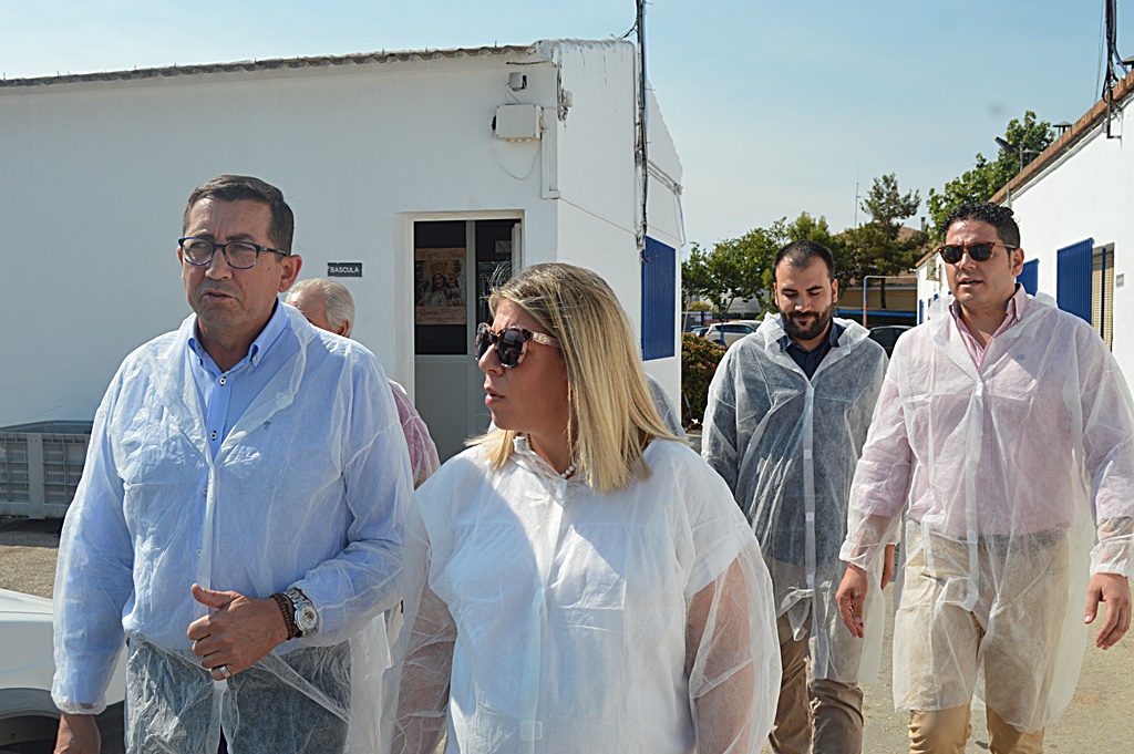 José Ángel Serrano junto a la alcaldesa, Inmaculada Jiménez, en una campaña anterior