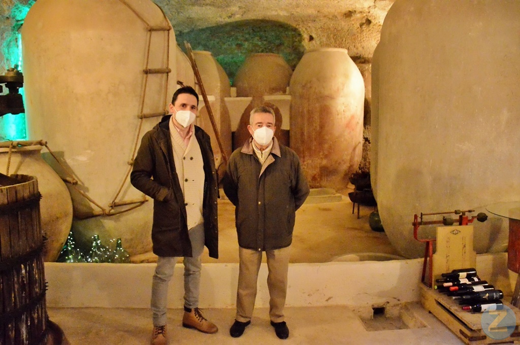 Félix Sánchez y José María Díaz en la cueva. Reportaje fotográfico de Francisco Navarro.