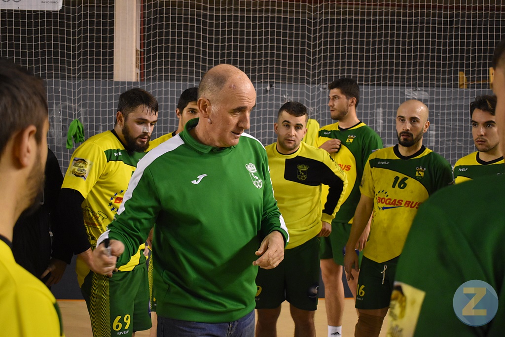 El técnico, J.Antonio Moreno, seguirá al frente del Bogas Bus BM Tomelloso