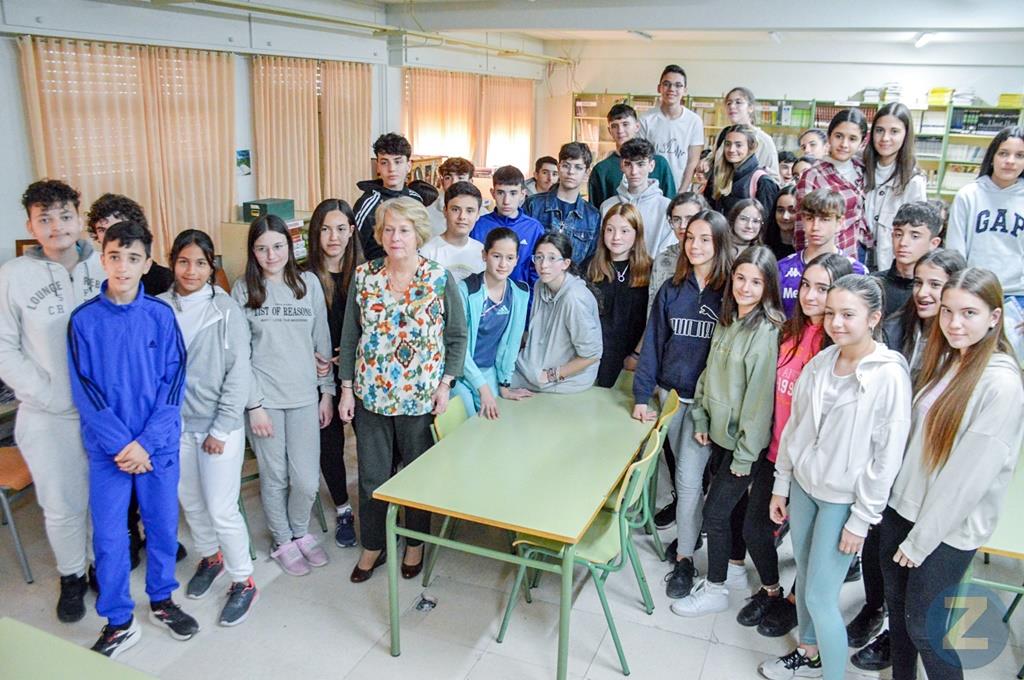 Patricia Weisz con los alumnos del Airén