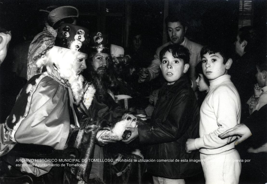 Imagen de una antigua llegada de los Reyes Magos a Tomelloso. Foto del Archivo Municipal